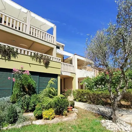 Apartman Petra I Karlo *