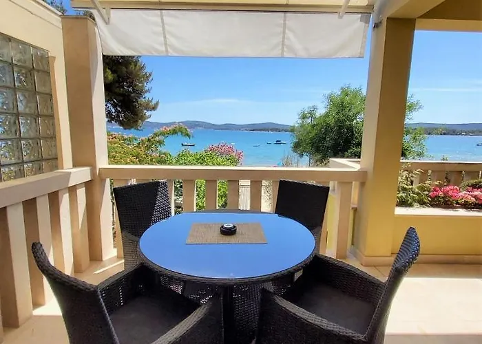 Petra I Karlo Appartement Turanj