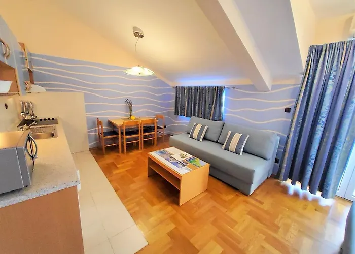 Petra I Karlo Apartament Turanj